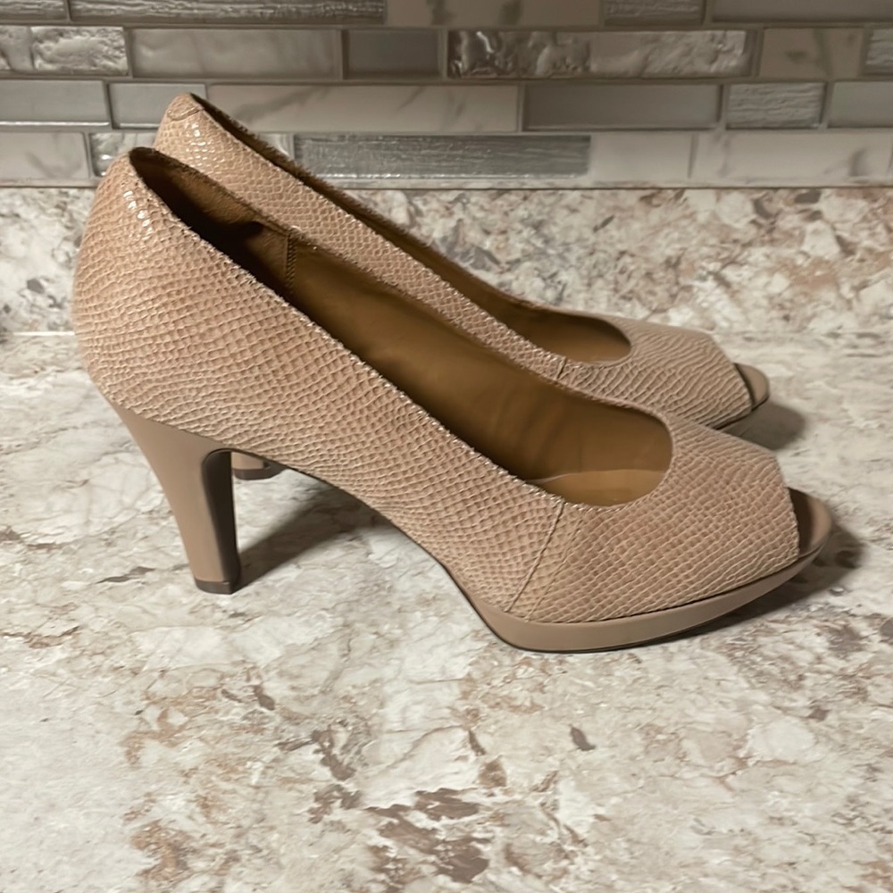 Clarks Narine Rowe Platform Pump
